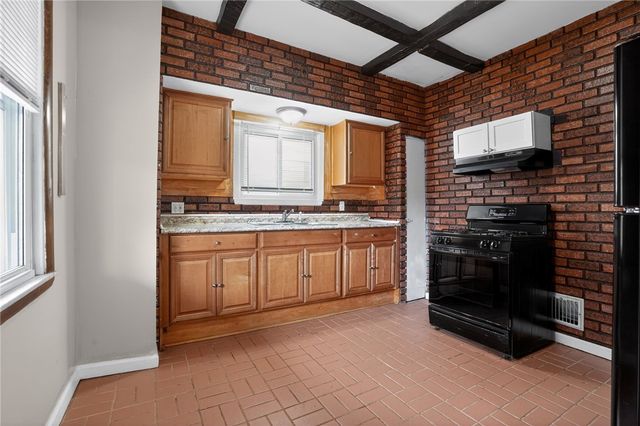 446 N School St, Avalon, PA 15202