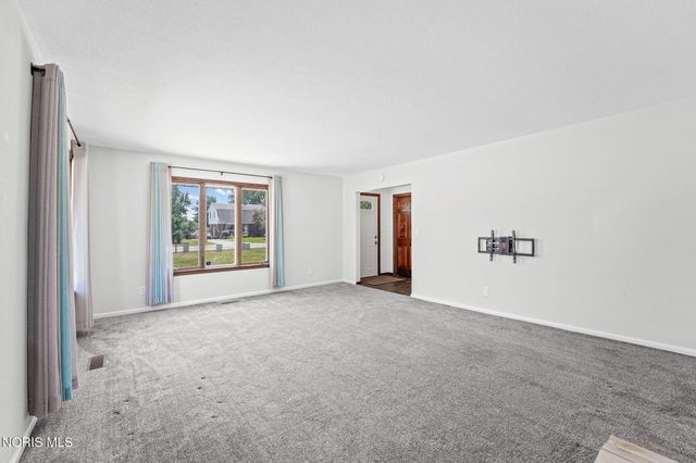 3665 Starr Avenue, Oregon, OH 43616