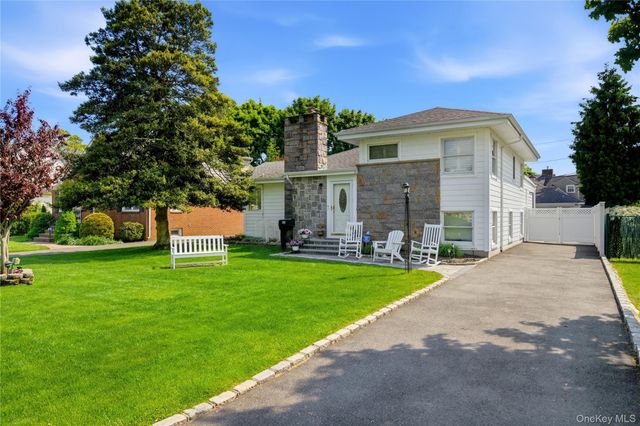 82 Sunset Road, Bay Shore, NY 11706
