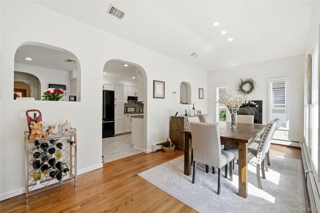 82 Sunset Road, Bay Shore, NY 11706
