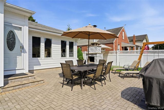 82 Sunset Road, Bay Shore, NY 11706