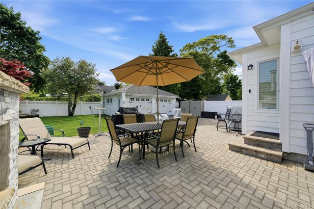82 Sunset Road, Bay Shore, NY 11706