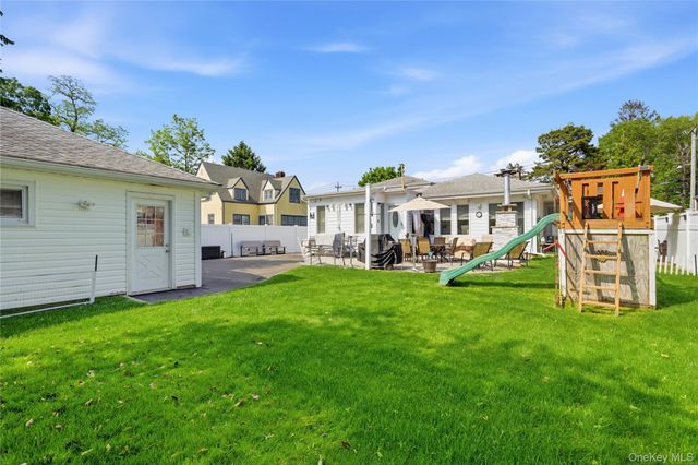 82 Sunset Road, Bay Shore, NY 11706