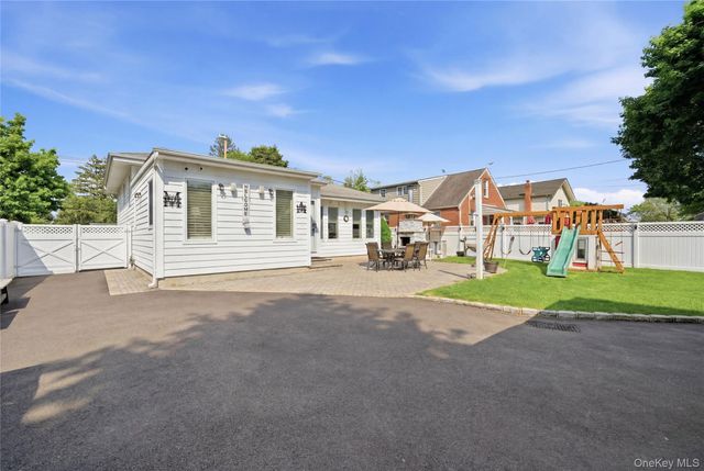 82 Sunset Road, Bay Shore, NY 11706