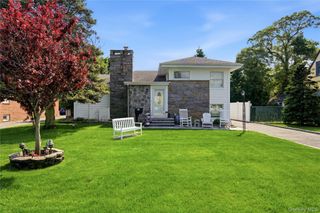 82 Sunset Road, Bay Shore, NY 11706