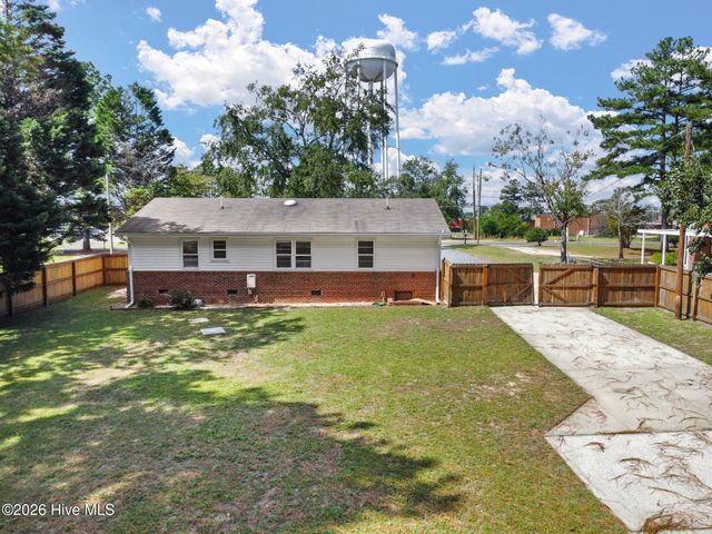 1708 N Poplar Street, Aberdeen, NC 28315