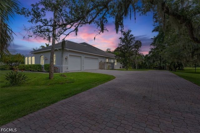 12800 Treeline CT, North Fort Myers, FL 33903