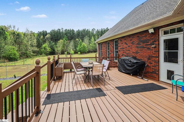 1074 Penland Road, Laurens, SC 29360