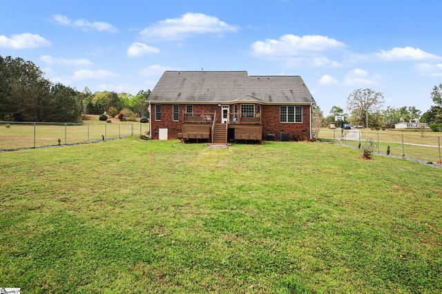 1074 Penland Road, Laurens, SC 29360