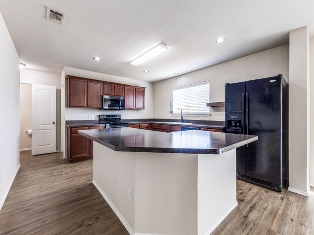 2038 Stagecoach Trail, Heartland, TX 75126