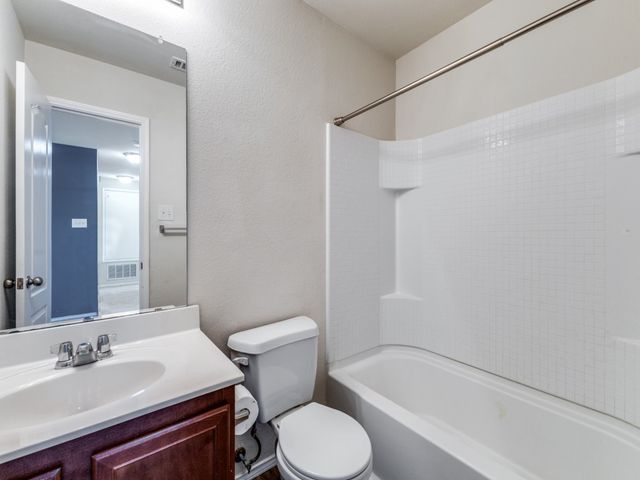 2038 Stagecoach Trail, Heartland, TX 75126