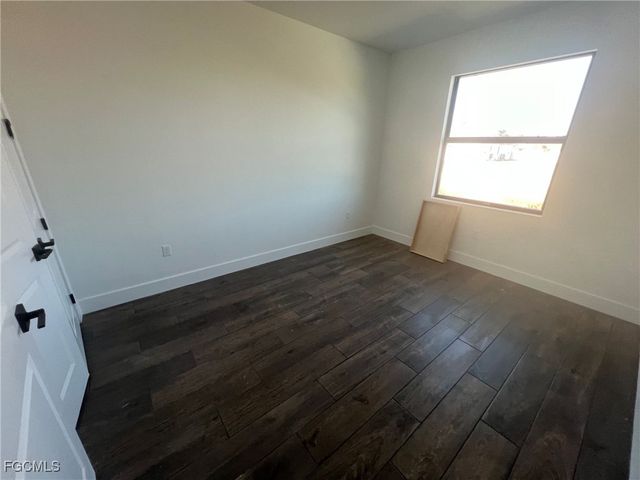 300 SW 13th CT, Cape Coral, FL 33991