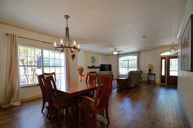 215 Canyon Creek Lane, Kerrville, TX 78028