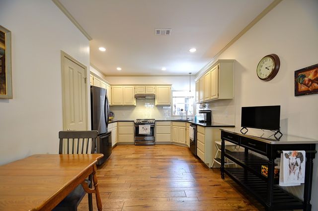 215 Canyon Creek Lane, Kerrville, TX 78028