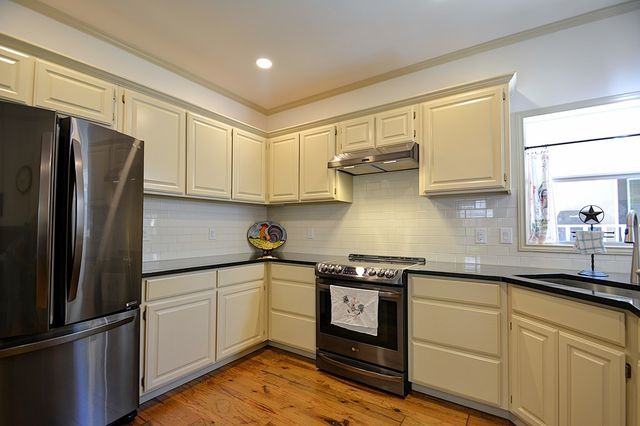 215 Canyon Creek Lane, Kerrville, TX 78028