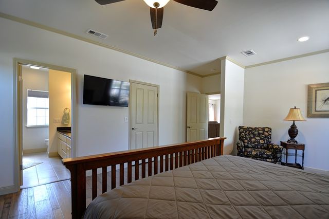 215 Canyon Creek Lane, Kerrville, TX 78028