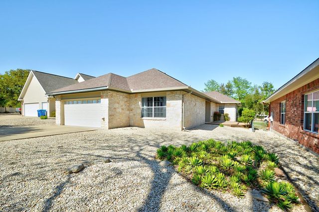 215 Canyon Creek Lane, Kerrville, TX 78028