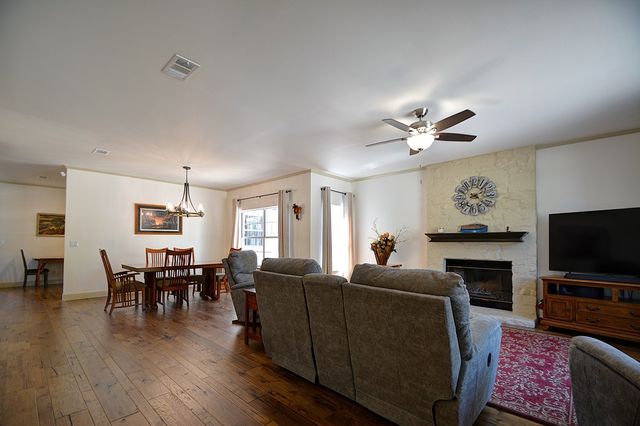 215 Canyon Creek Lane, Kerrville, TX 78028