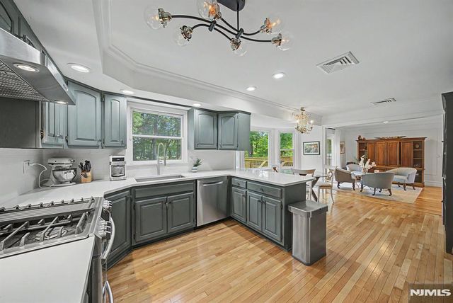 10 Marcotte Lane, Tenafly, NJ 07670
