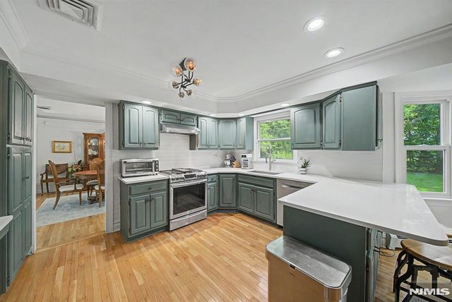 10 Marcotte Lane, Tenafly, NJ 07670