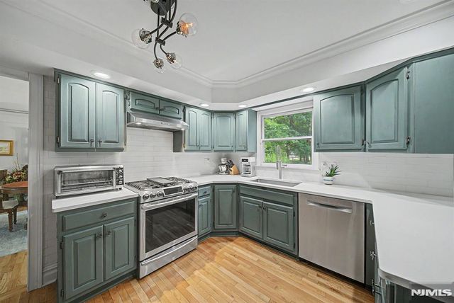 10 Marcotte Lane, Tenafly, NJ 07670