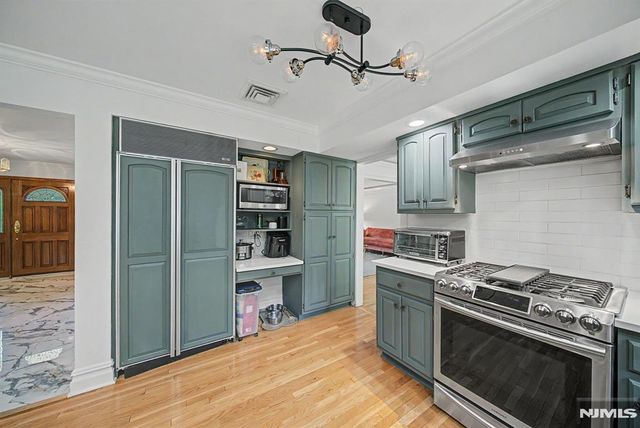 10 Marcotte Lane, Tenafly, NJ 07670