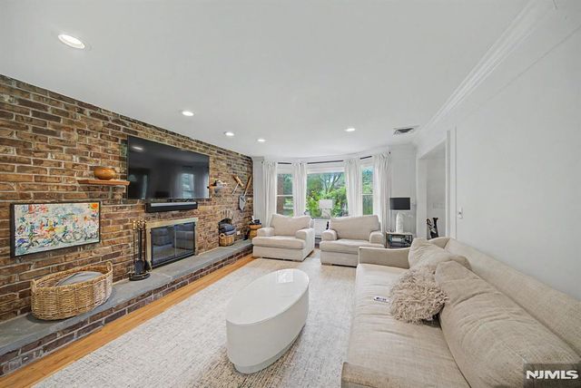10 Marcotte Lane, Tenafly, NJ 07670