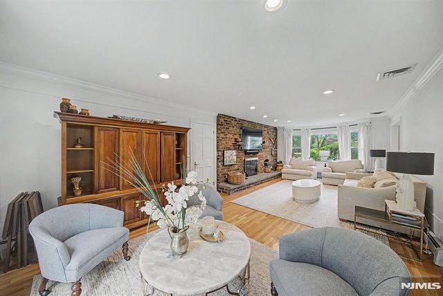 10 Marcotte Lane, Tenafly, NJ 07670