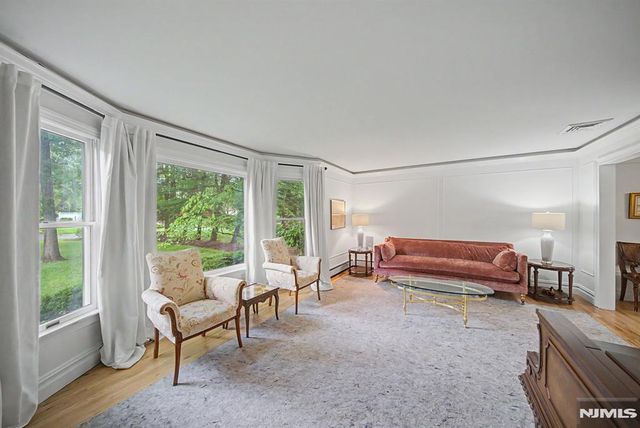 10 Marcotte Lane, Tenafly, NJ 07670