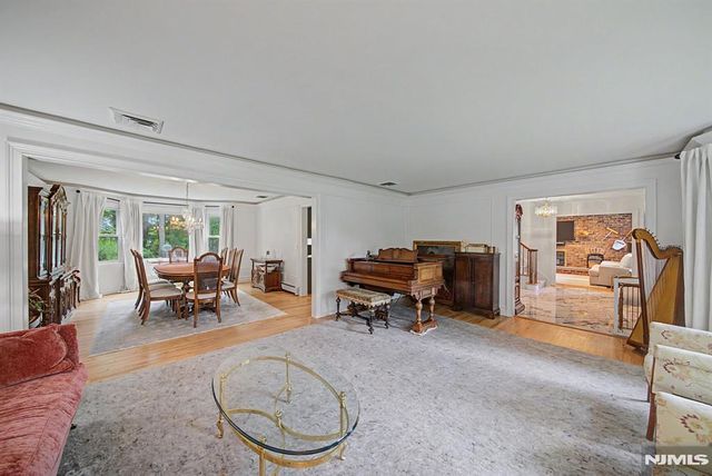 10 Marcotte Lane, Tenafly, NJ 07670