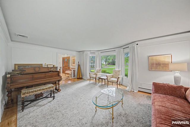 10 Marcotte Lane, Tenafly, NJ 07670