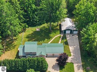 2007 S Lake Mitchell Drive, Cadillac City, MI 49601