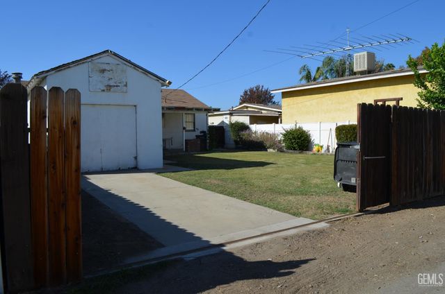 236 Oakdale, Bakersfield, CA 93309