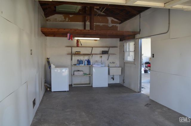 236 Oakdale, Bakersfield, CA 93309