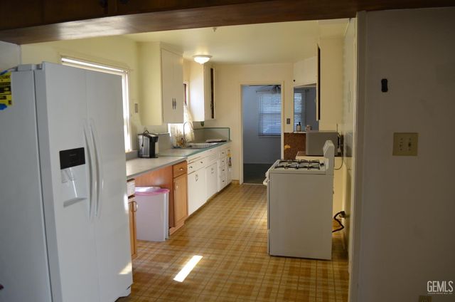 236 Oakdale, Bakersfield, CA 93309