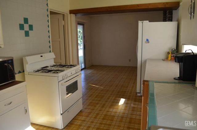 236 Oakdale, Bakersfield, CA 93309