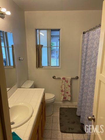 236 Oakdale, Bakersfield, CA 93309