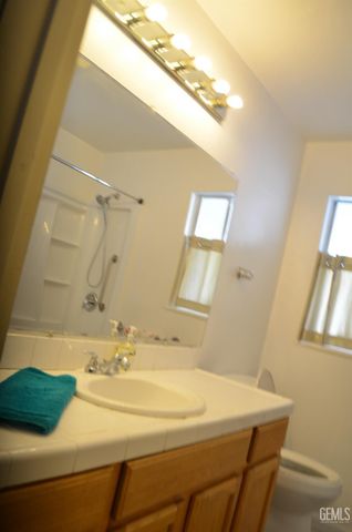 236 Oakdale, Bakersfield, CA 93309