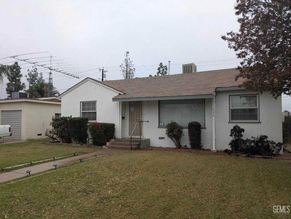 236 Oakdale, Bakersfield, CA 93309