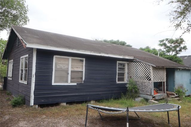 480 W Avenue G, Robstown, TX 78380