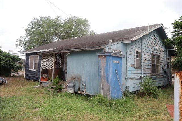 480 W Avenue G, Robstown, TX 78380