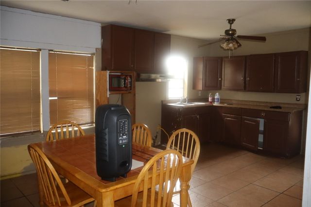 480 W Avenue G, Robstown, TX 78380