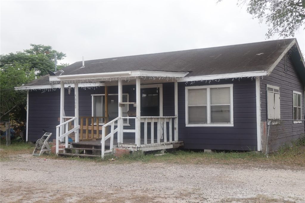 480 W Avenue G, Robstown, TX 78380
