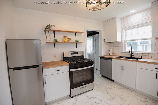 2039 Benedict Circle, St Albans, WV 25177