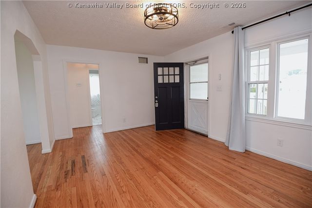 2039 Benedict Circle, St Albans, WV 25177