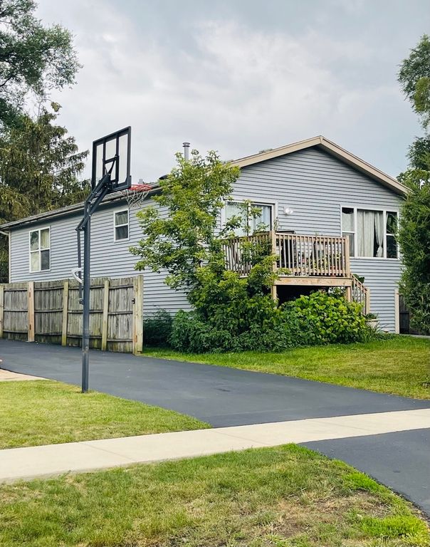 319 Beachview Drive, Round Lake Beach, IL 60073