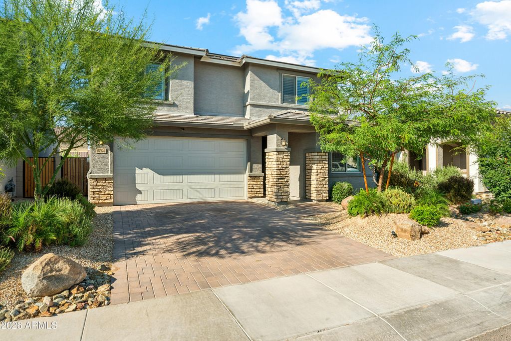 8754 W SAN JUAN Avenue, Glendale, AZ 85305 — exterior
