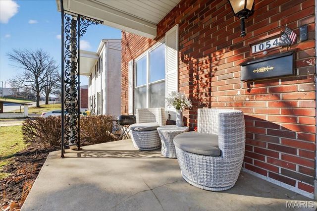 1054 Willow Brook Drive, St Louis, MO 63146