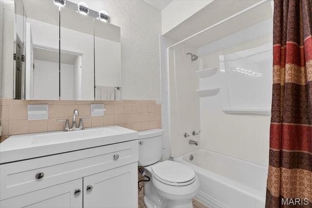 1054 Willow Brook Drive, St Louis, MO 63146