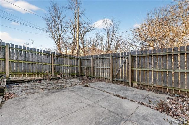 1054 Willow Brook Drive, St Louis, MO 63146